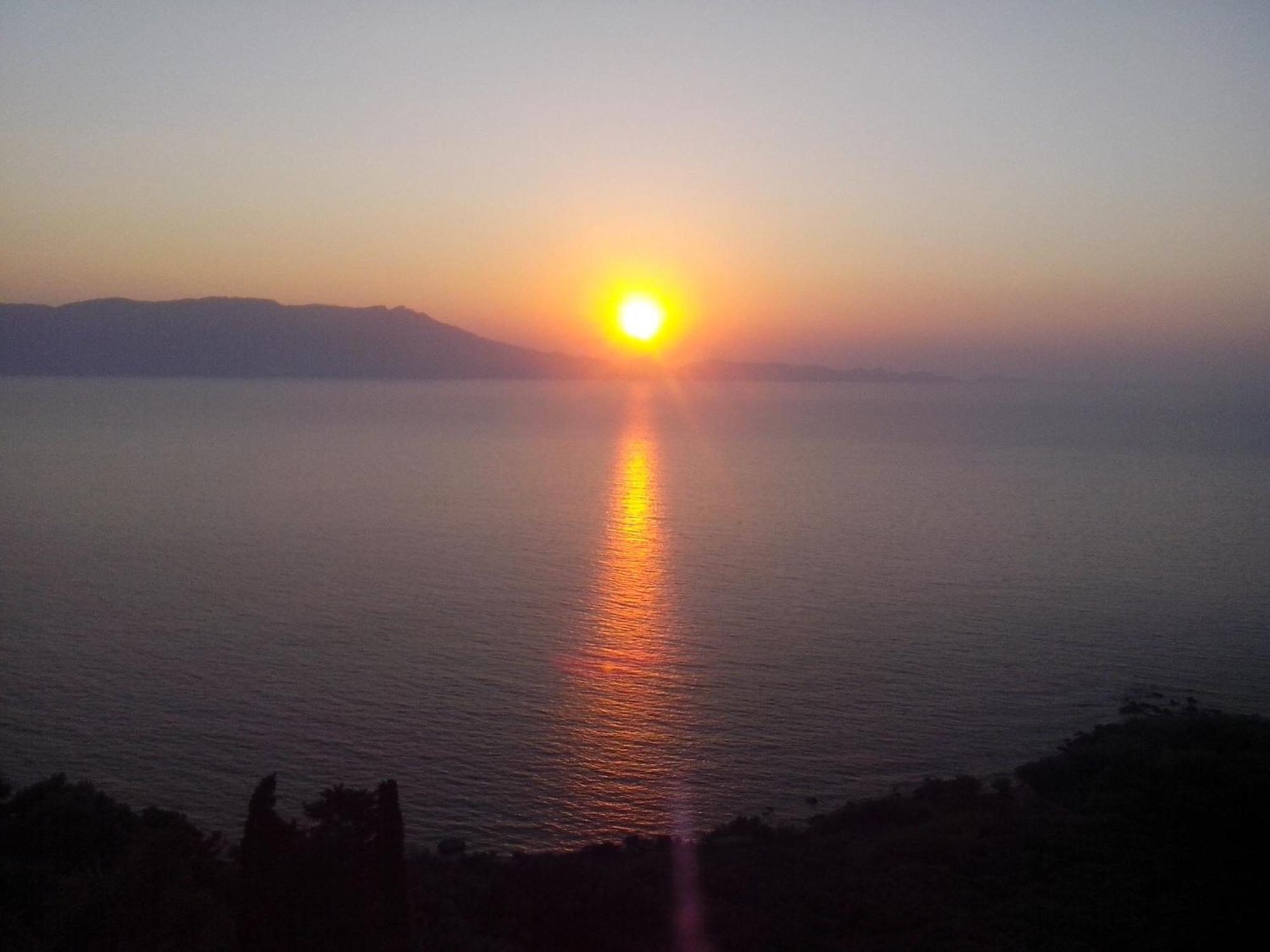 Seaview Studio In Beautiful Setting West From Chania Ravdhoúkha Esterno foto