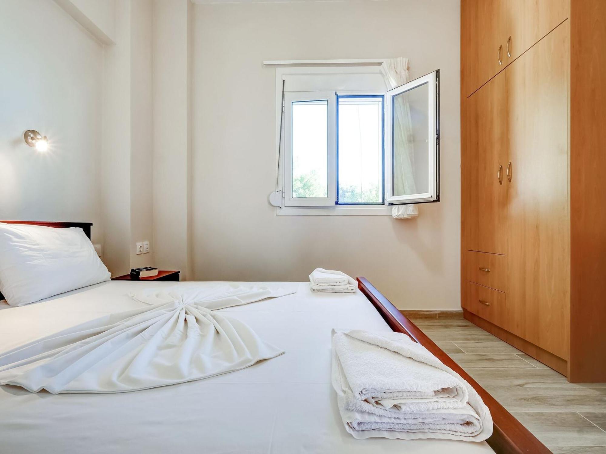 Seaview Studio In Beautiful Setting West From Chania Ravdhoúkha Esterno foto